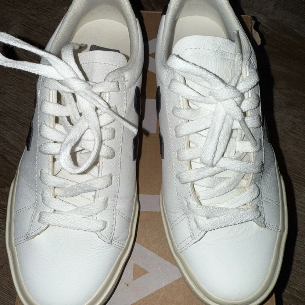 Veja Campo Leather Sneakers - Picture 11 of 16